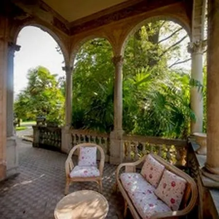 Vila Como
